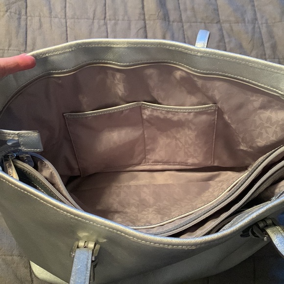 Michael Kors metallic silver large Jet Set tote bag. Excellent condition. - Picture 2 of 11